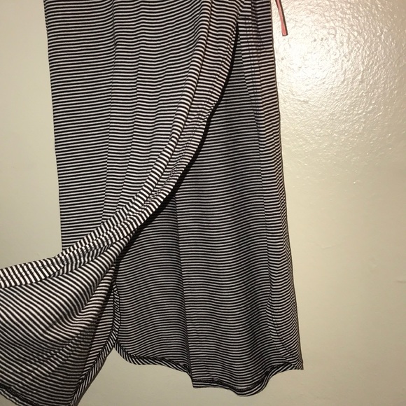 Betsey Johnson Split Side Long Muscle Tank - Picture 3 of 6